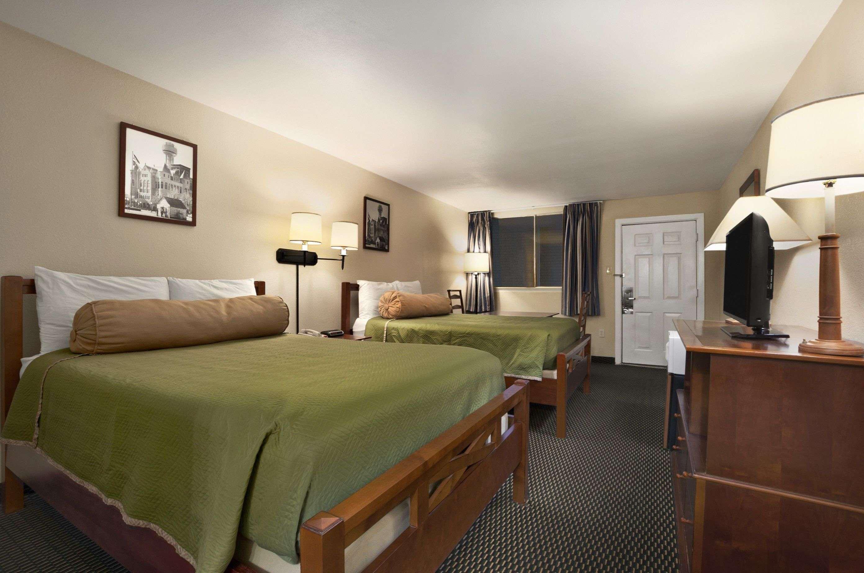 Travelodge By Wyndham New Orleans Harvey Hotel Exterior foto